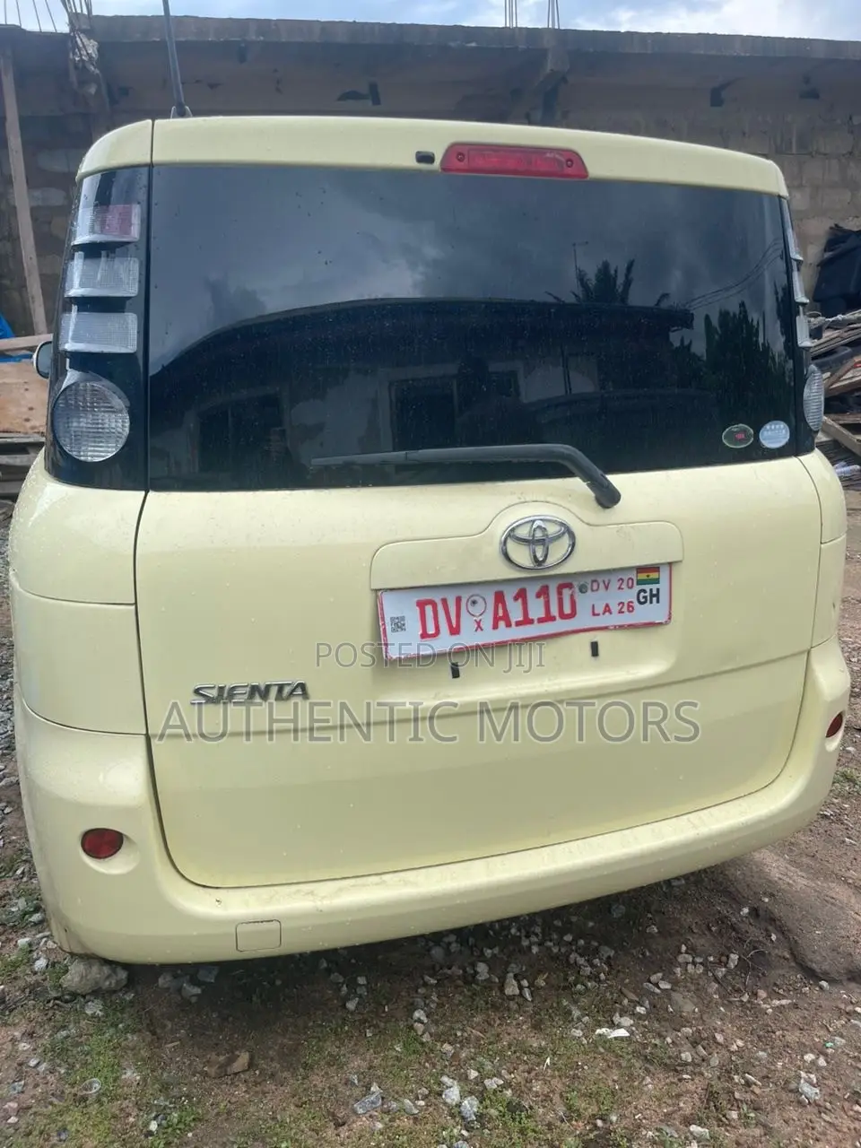 Toyota Sienta 1.5 AWD 2012 Yellow