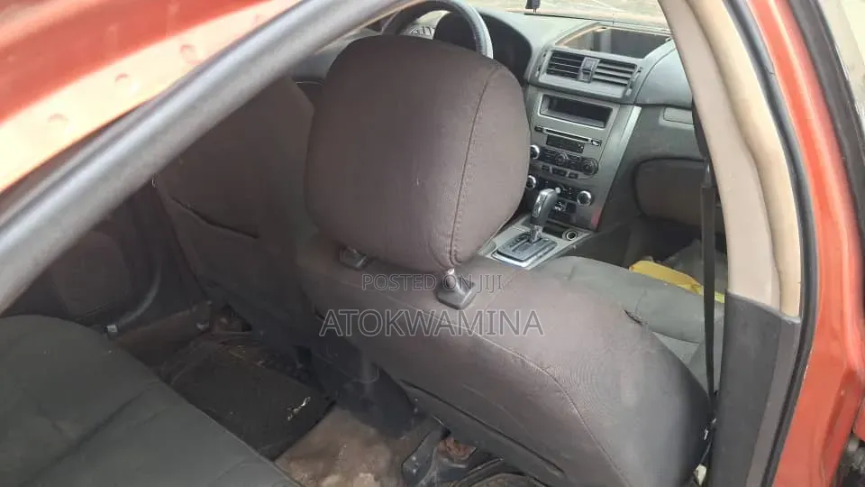 Ford Fusion 2011 Orange