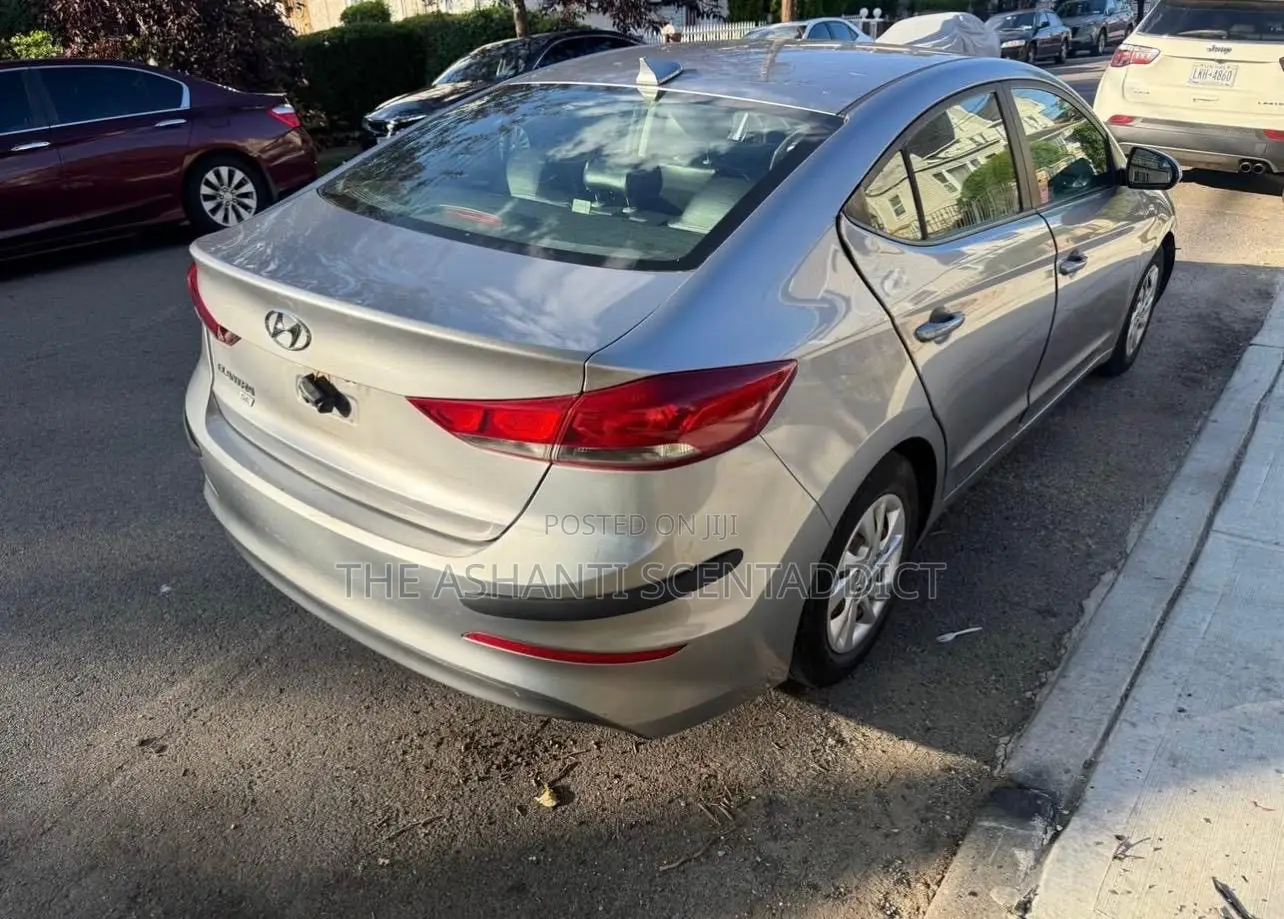 Hyundai Elantra 2017 Silver