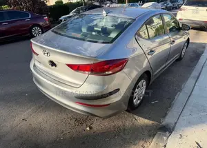 Hyundai Elantra 2017 Silver