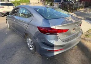 Hyundai Elantra 2017 Silver