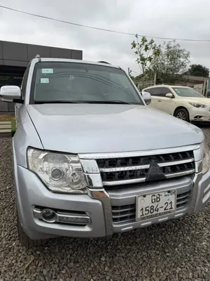 Mitsubishi Pajero 2012 Silver