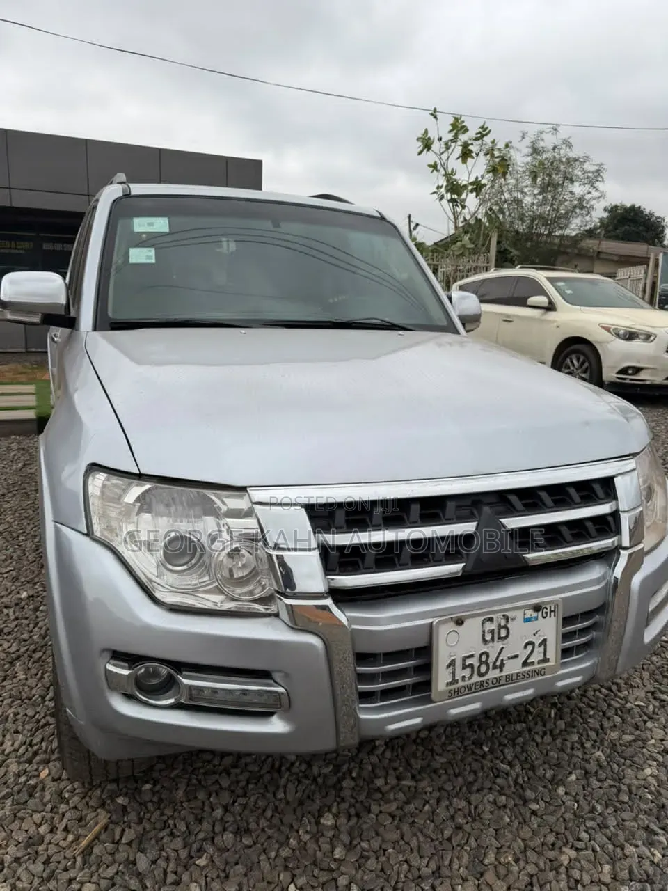 Mitsubishi Pajero 2012 Silver