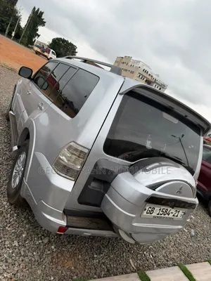 Mitsubishi Pajero 2012 Silver