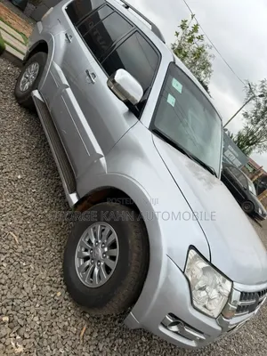 Mitsubishi Pajero 2012 Silver