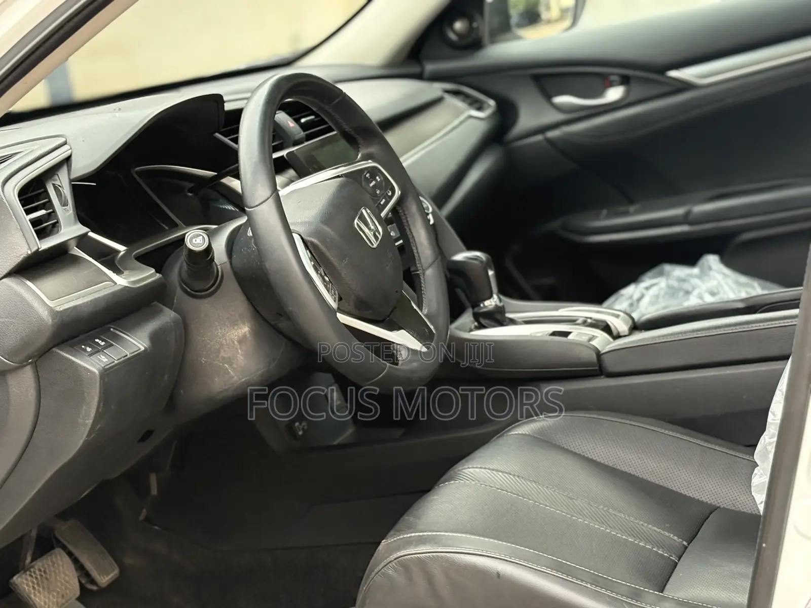 Honda Civic Touring 4dr Sedan (1.5L 4cyl) 2017 White