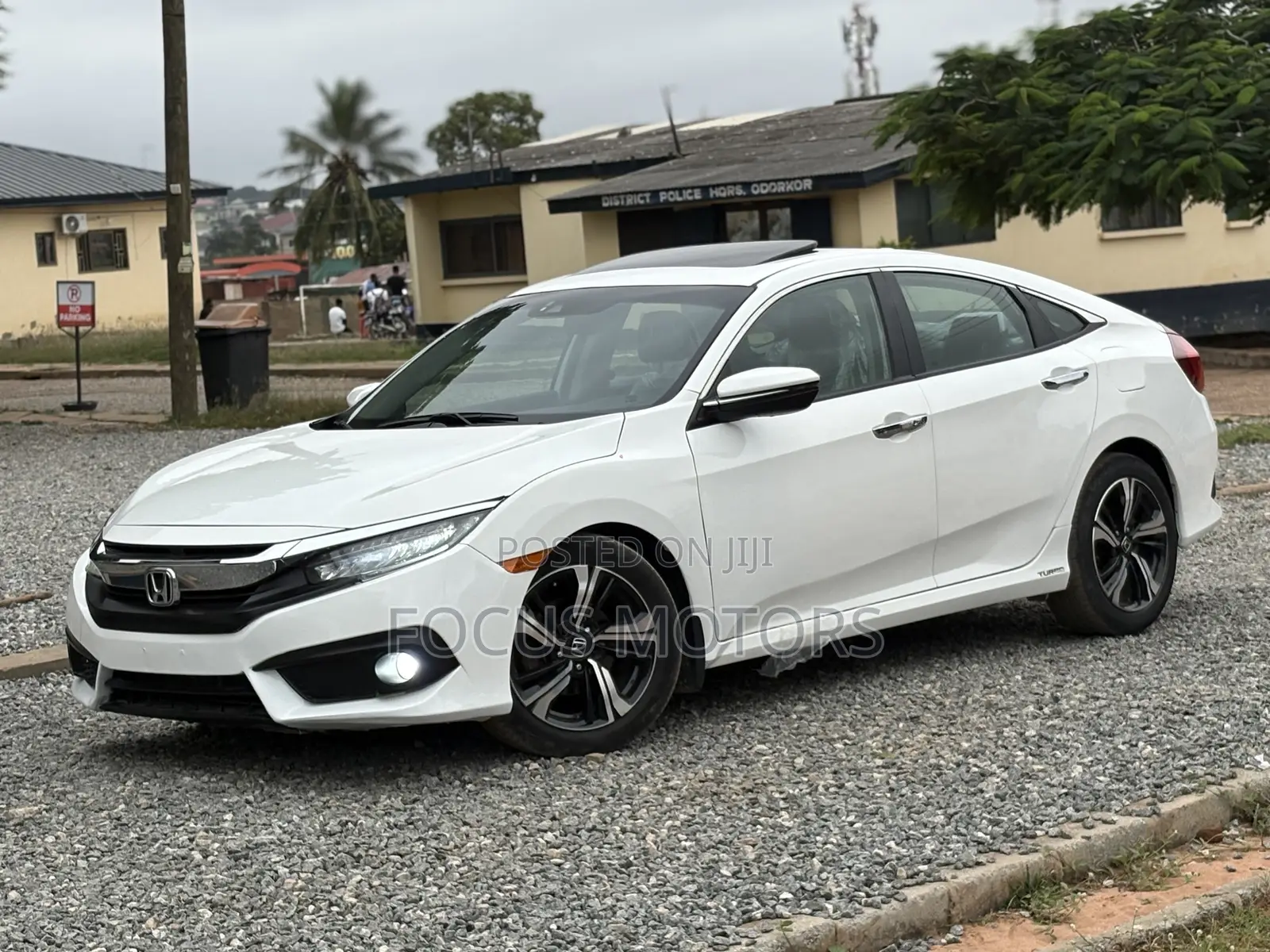 Honda Civic Touring 4dr Sedan (1.5L 4cyl) 2017 White