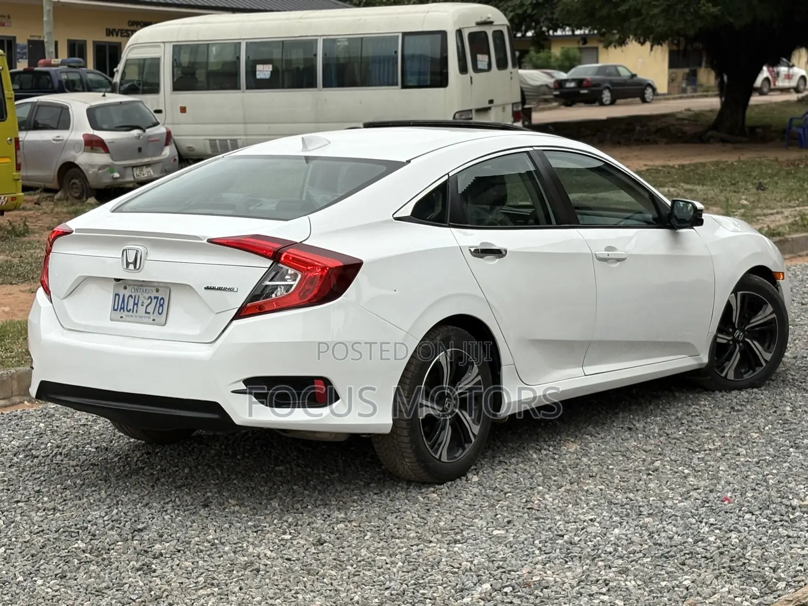 Honda Civic Touring 4dr Sedan (1.5L 4cyl) 2017 White