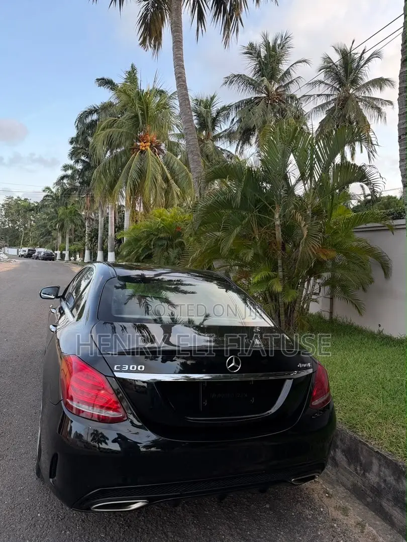 Mercedes-Benz C300 2016 Black