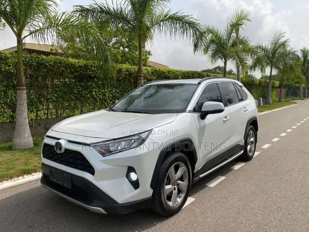 Toyota RAV4 2021 White