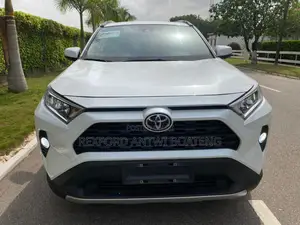 Toyota RAV4 2021 White
