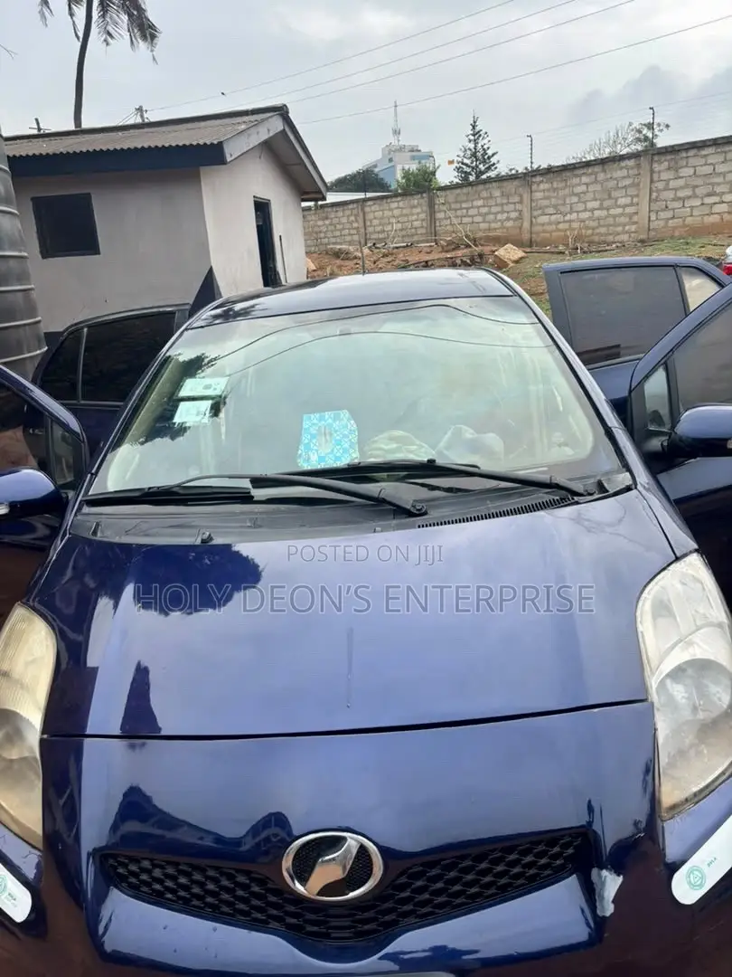 Toyota Vitz 1.3 FWD 5dr 2010 Blue