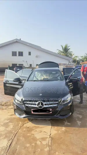 Mercedes-Benz C300 2018 Black