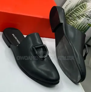 Balenciaga Minimalist Leather Half-Shoes (Mules)