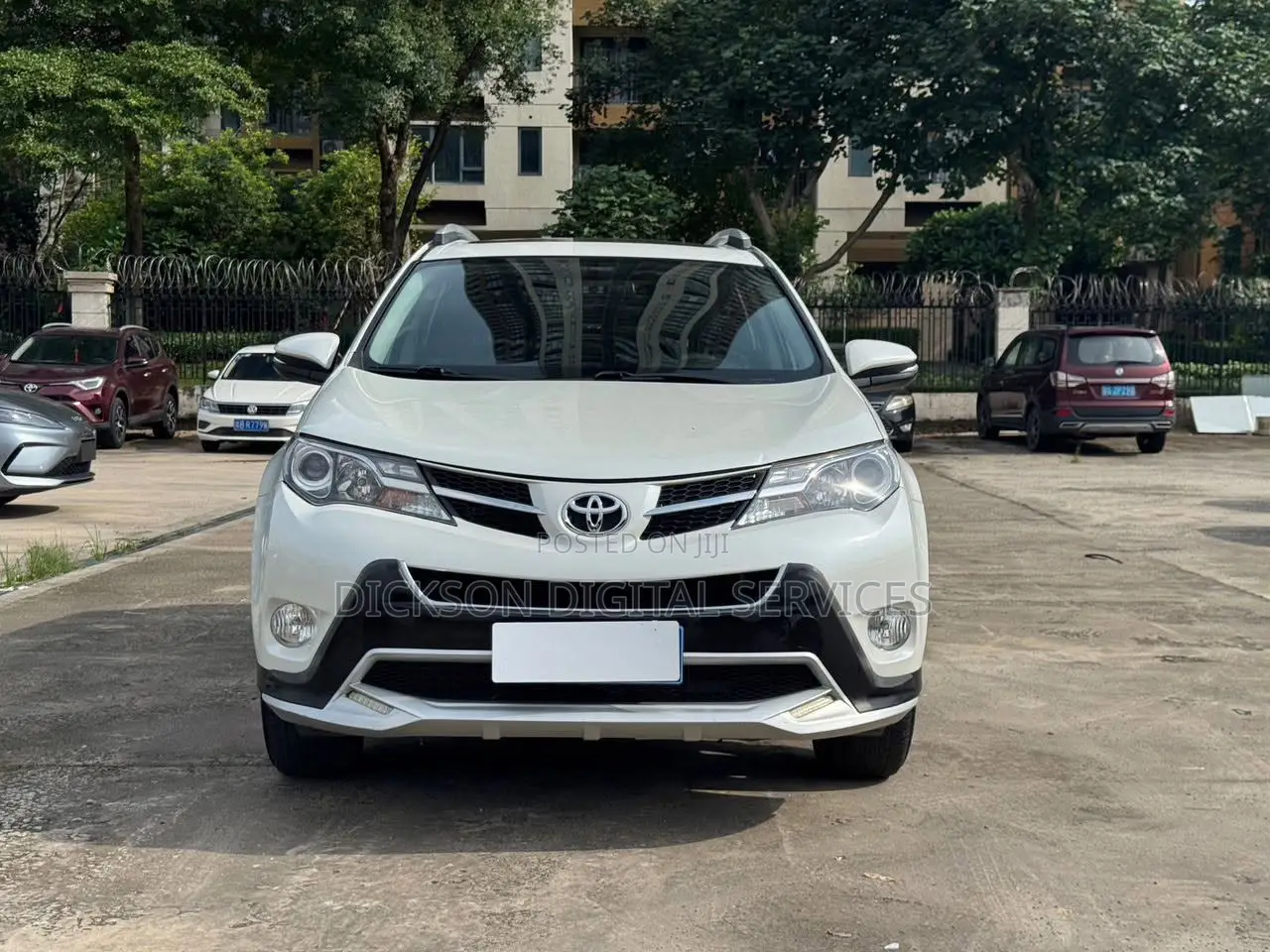 Toyota RAV4 XLE 4dr SUV (2.5L 4cyl 6A) 2015 White