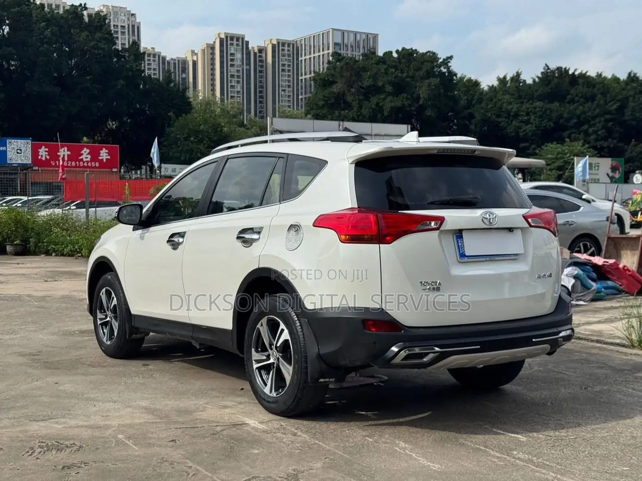 Toyota RAV4 XLE 4dr SUV (2.5L 4cyl 6A) 2015 White