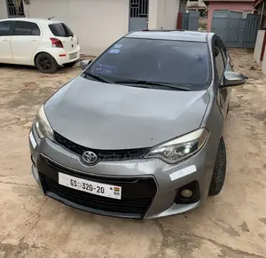Toyota Corolla S Plus 4dr Sedan (1.8L 4cyl CVT) 2015 Gray
