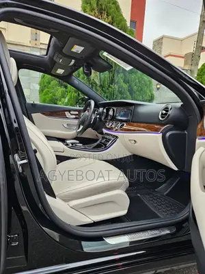 Mercedes-Benz E300 4Matic AWD Sedan (2.0L 4cyl 9A) 2017 Black