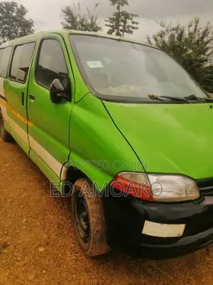 Toyota HiAce 2001 Green