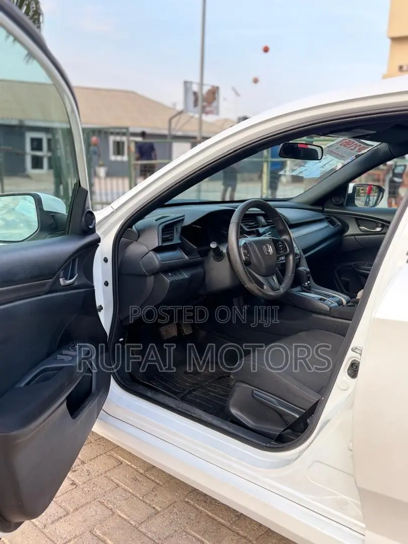 Honda Civic Sport 4dr Hatchback (1.5L 4cyl) 2017 White