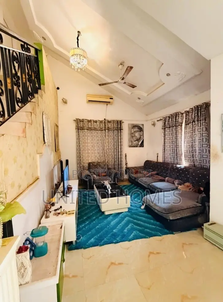4bdrm House in West Hills Mall Area for sale