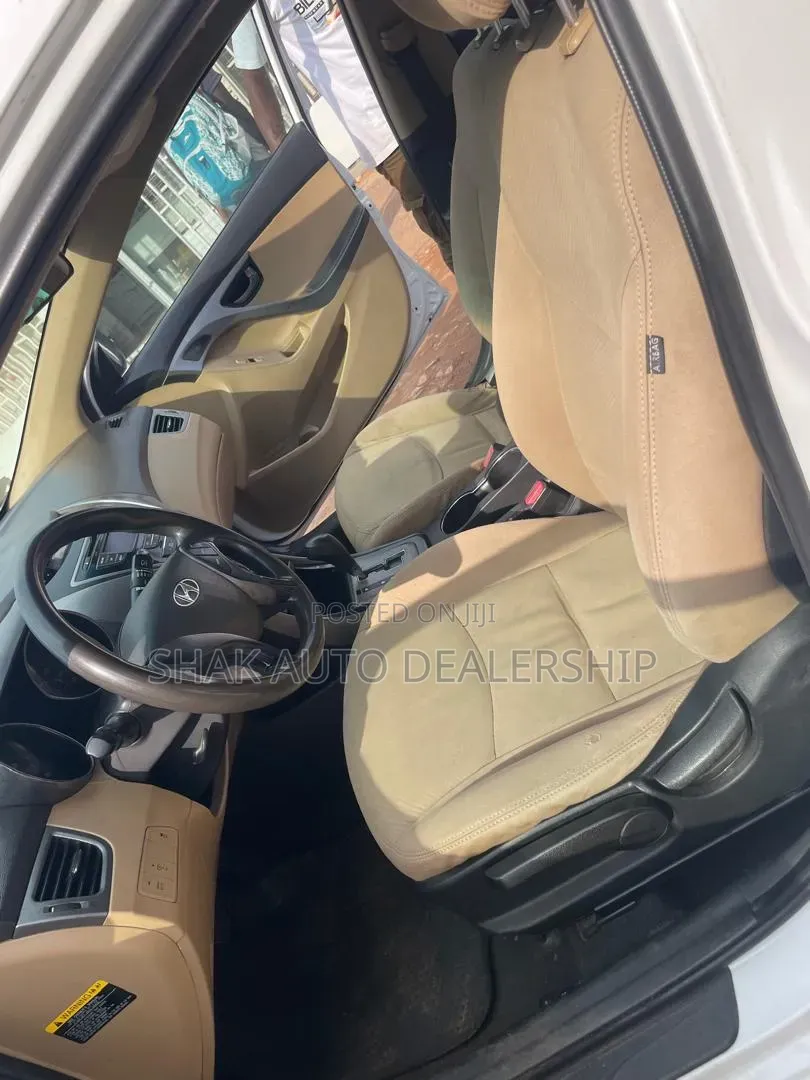 Hyundai Elantra 2013 White
