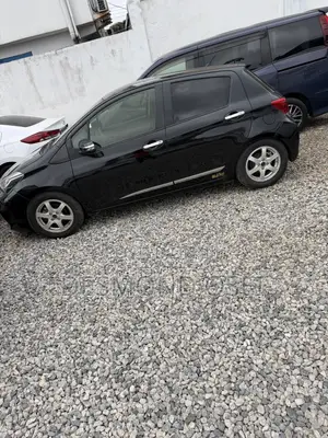 Toyota Vitz 1.5 FWD 5dr 2016 Black