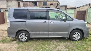 Toyota Voxy 2013 Silver