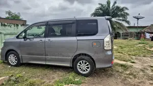 Toyota Voxy 2013 Silver