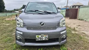 Toyota Voxy 2013 Silver