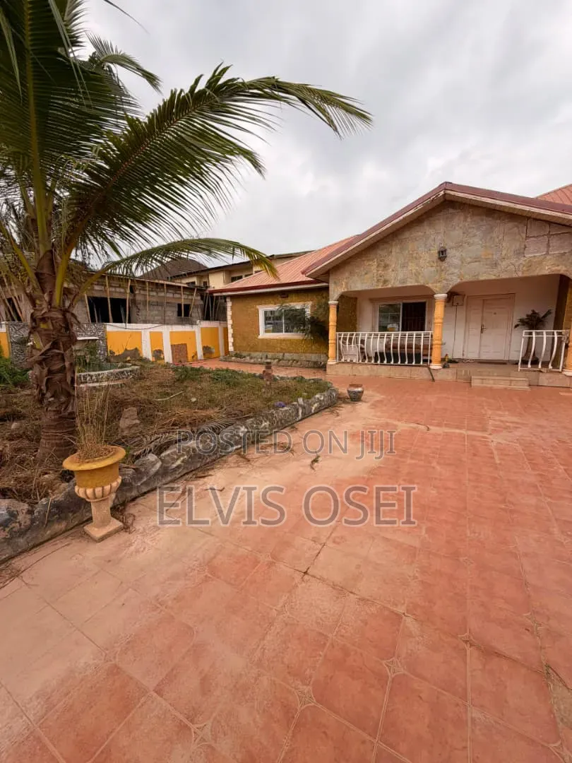 4bdrm House in Barrie Weija, Accra Metropolitan for sale