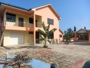 7bdrm Mansion in Gyatakrom-Ateitu, Effutu Municipal for sale