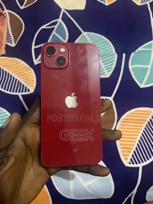 Apple iPhone 13 128 GB Red