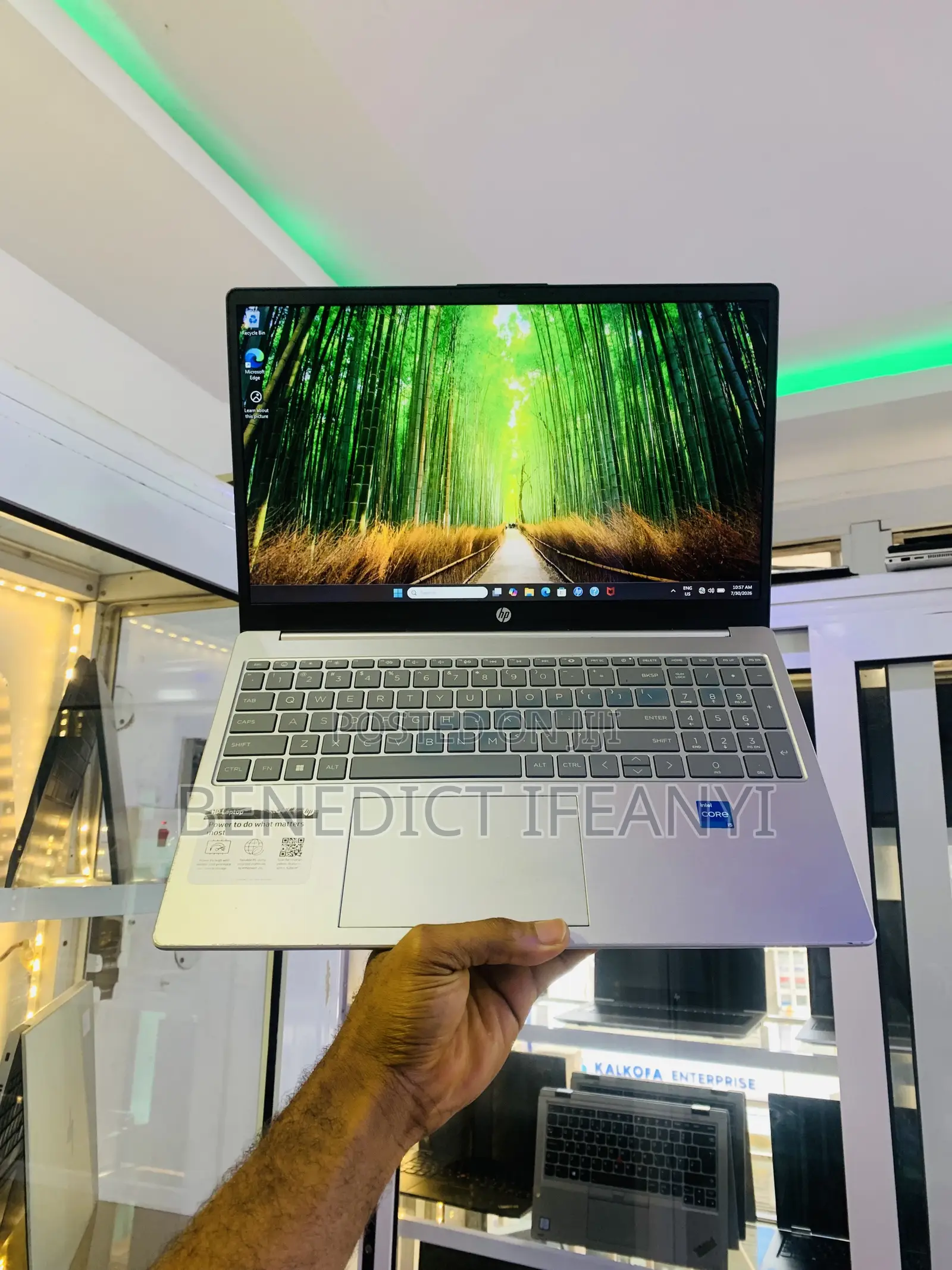 Laptop HP 15-dy1031wm 8GB Intel Core i5 SSD 512GB