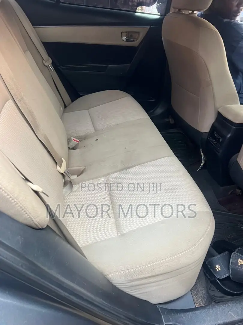 Toyota Corolla LE 4dr Sedan (1.8L 4cyl CVT) 2016 Gray