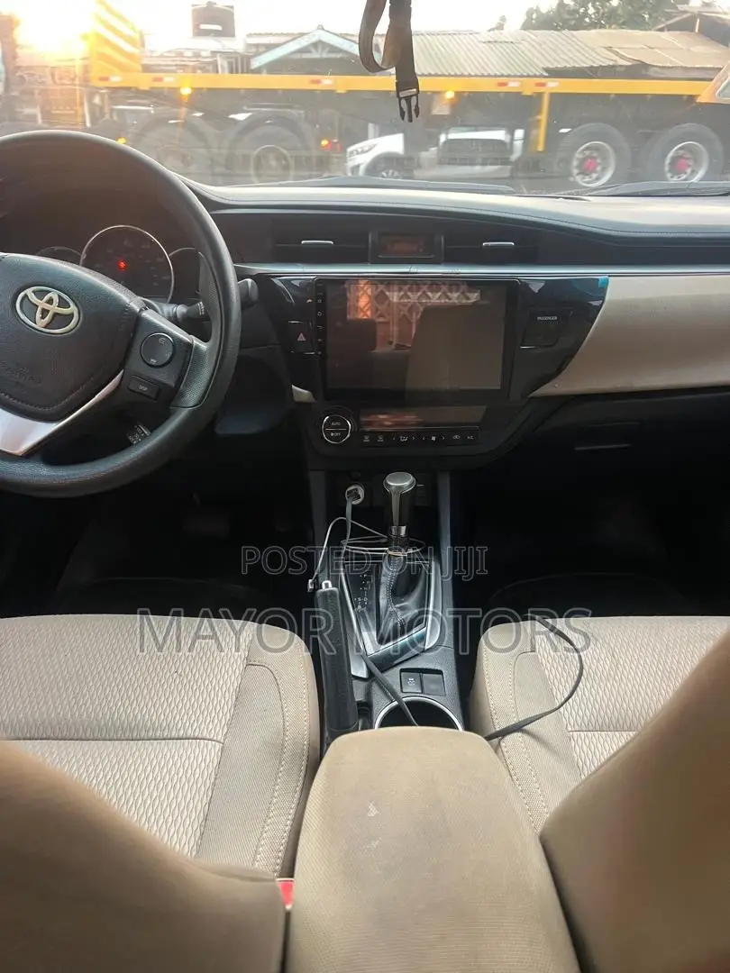Toyota Corolla LE 4dr Sedan (1.8L 4cyl CVT) 2016 Gray