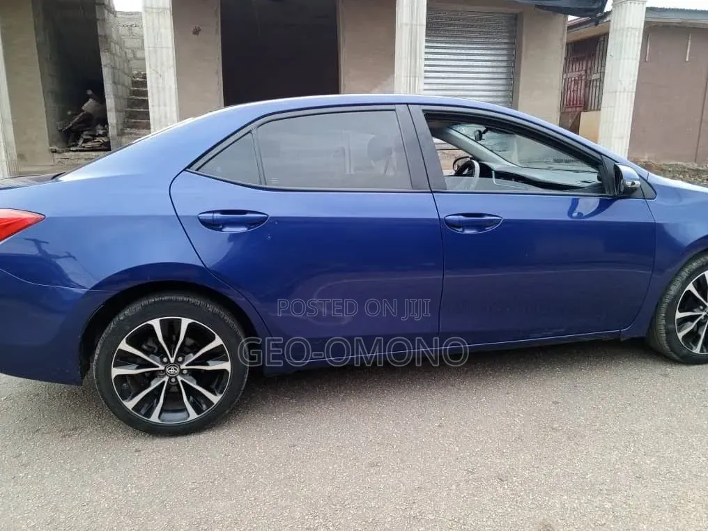 Toyota Corolla SE 4dr Sedan (1.8L 4cyl CVT) 2017 Blue