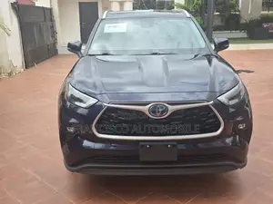 Toyota Highlander XLE 2022 Blue