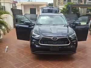 Toyota Highlander XLE 2022 Blue