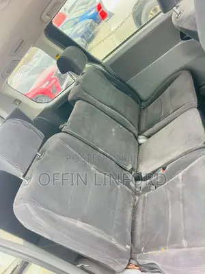 Toyota Voxy V 4WD 8-Seater 2013 White