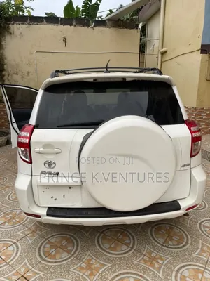 Toyota RAV4 2.5 2011 White