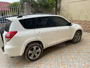 Toyota RAV4 2.5 2011 White