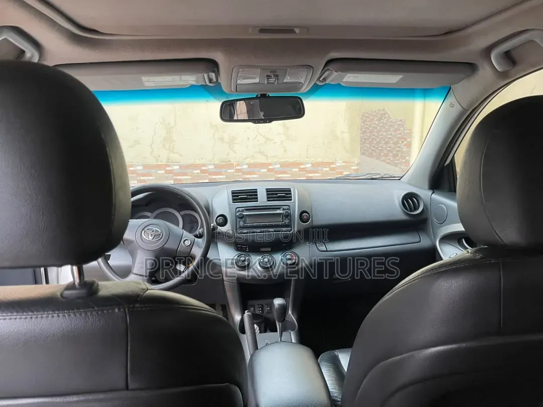 Toyota RAV4 2.5 2011 White