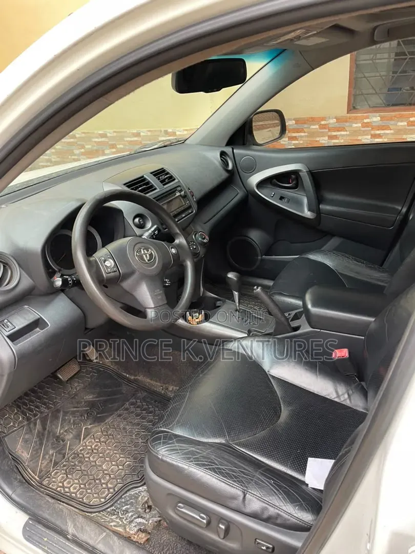Toyota RAV4 2.5 2011 White