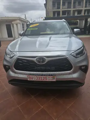 Toyota Highlander XLE 2021 Silver