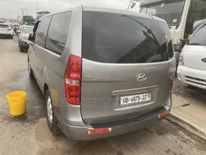 Hyundai Starex 2013 Brown