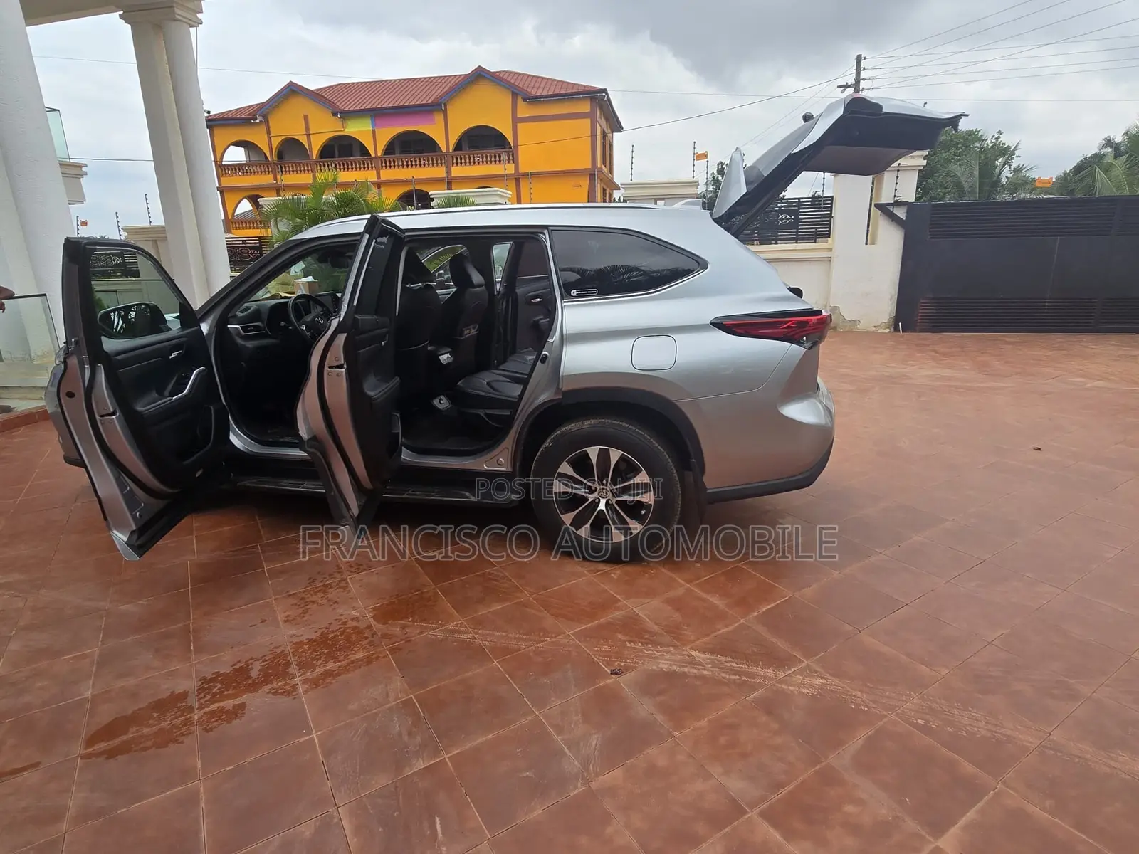 Toyota Highlander XLE 2021 Silver