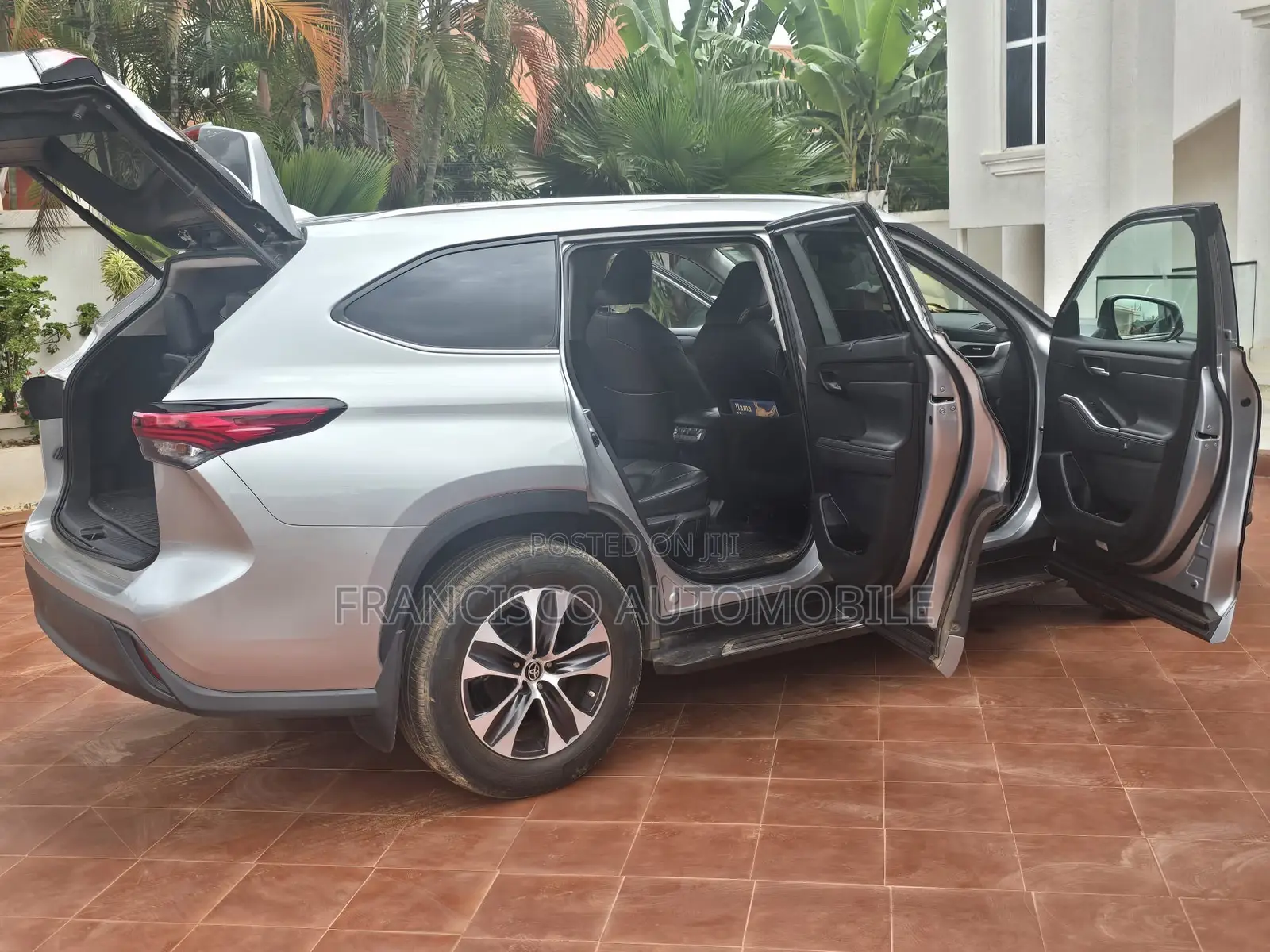 Toyota Highlander XLE 2021 Silver
