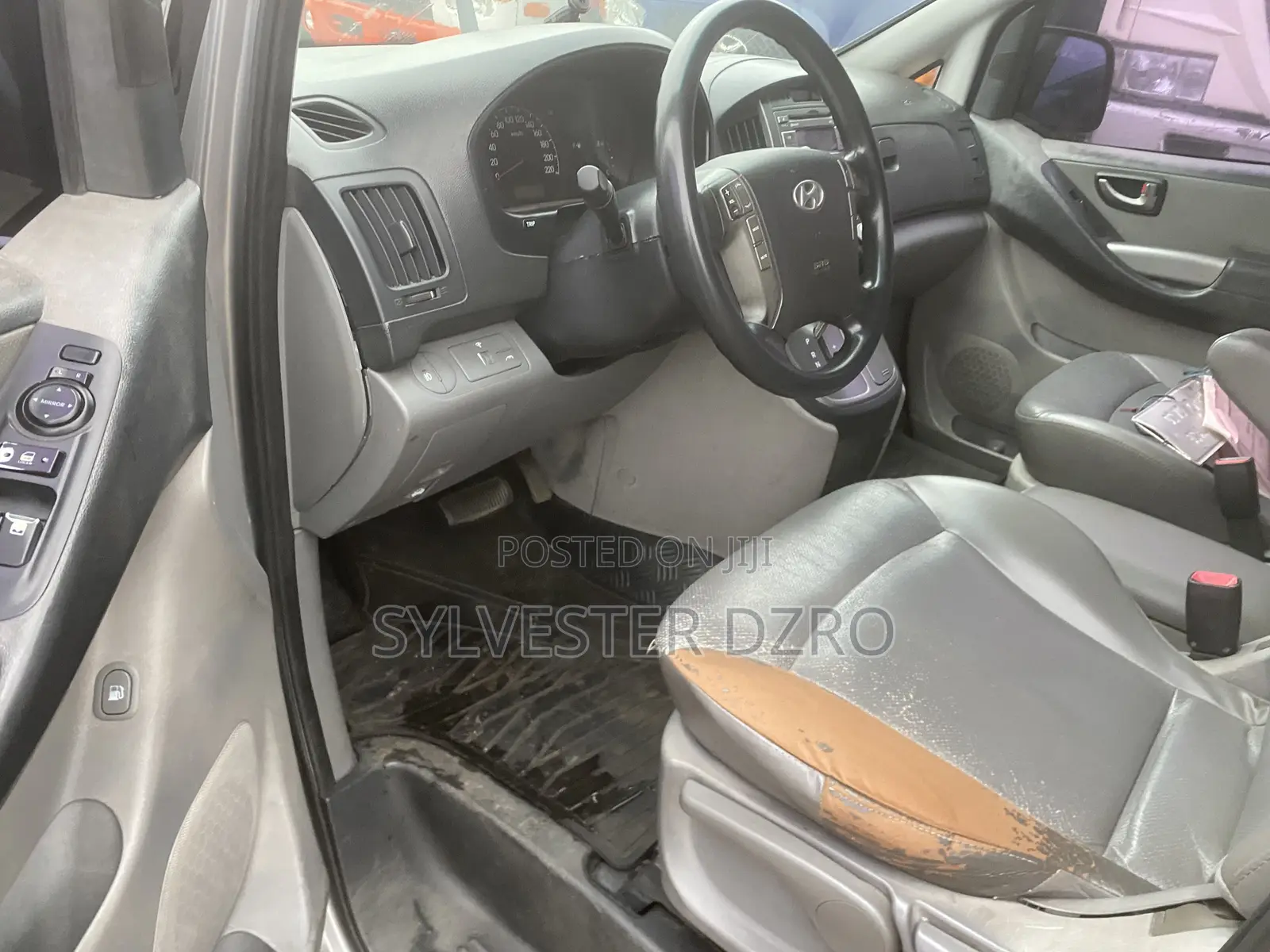 Hyundai Starex 2013 Brown
