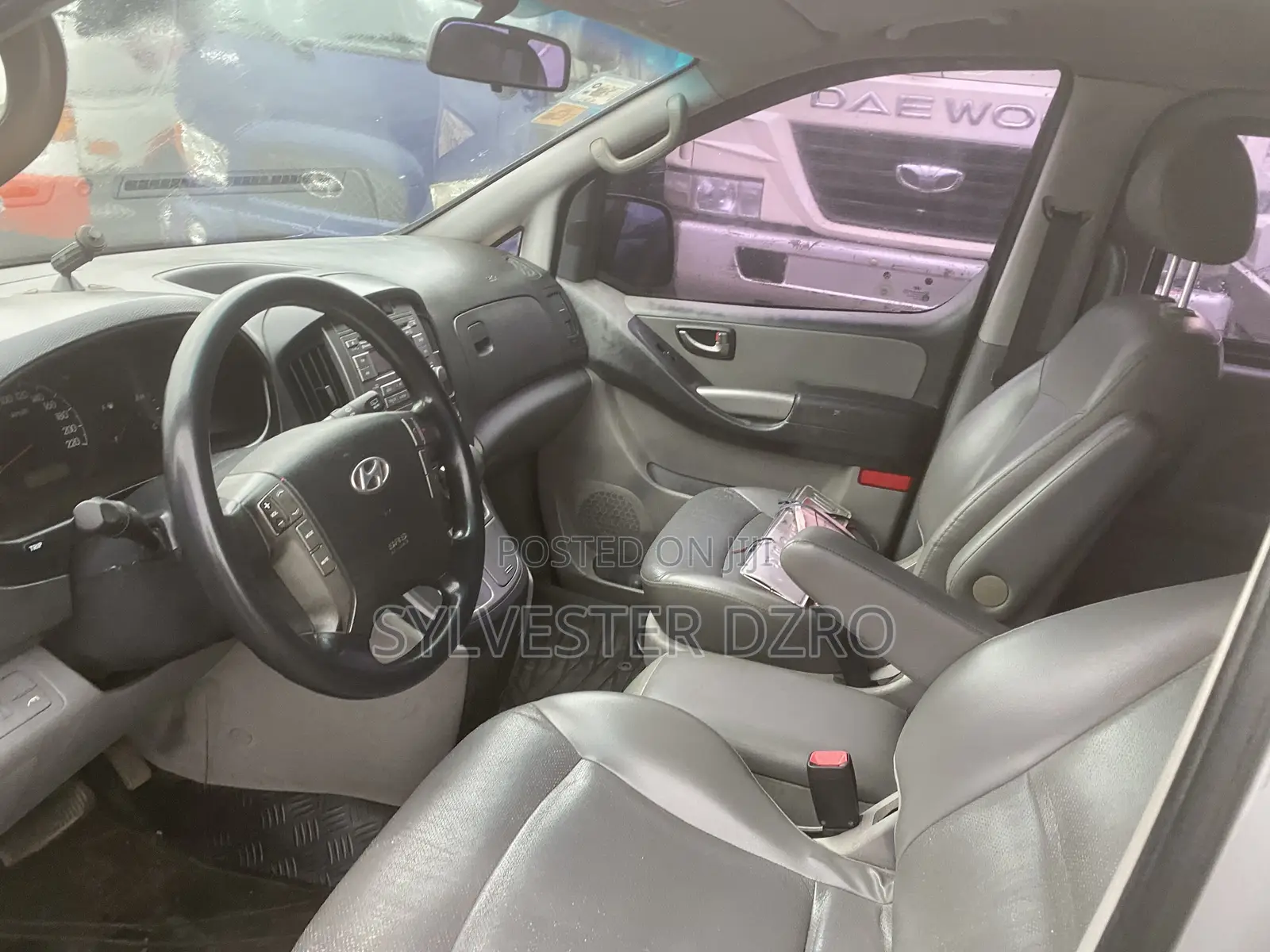 Hyundai Starex 2013 Brown